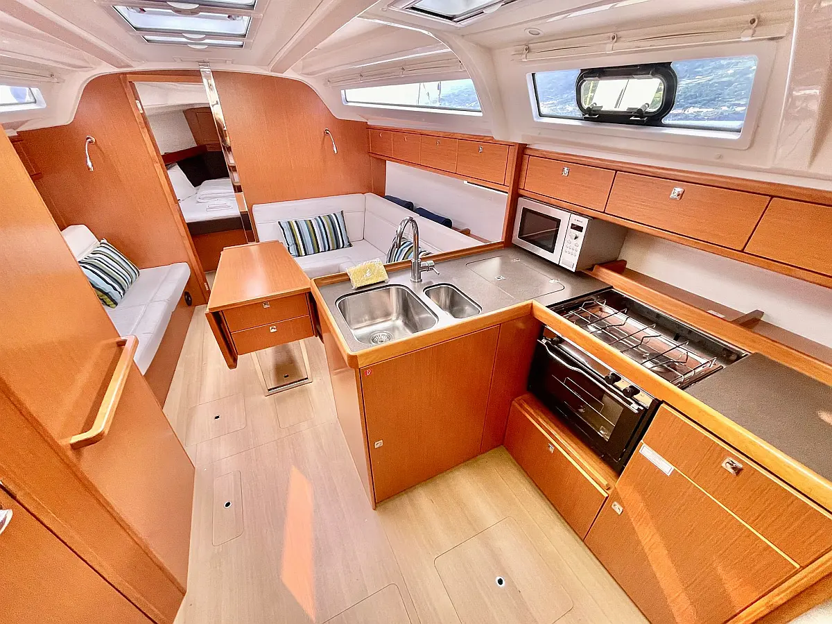 Bavaria Cruiser 37 - Sailtours  - Imagen interior